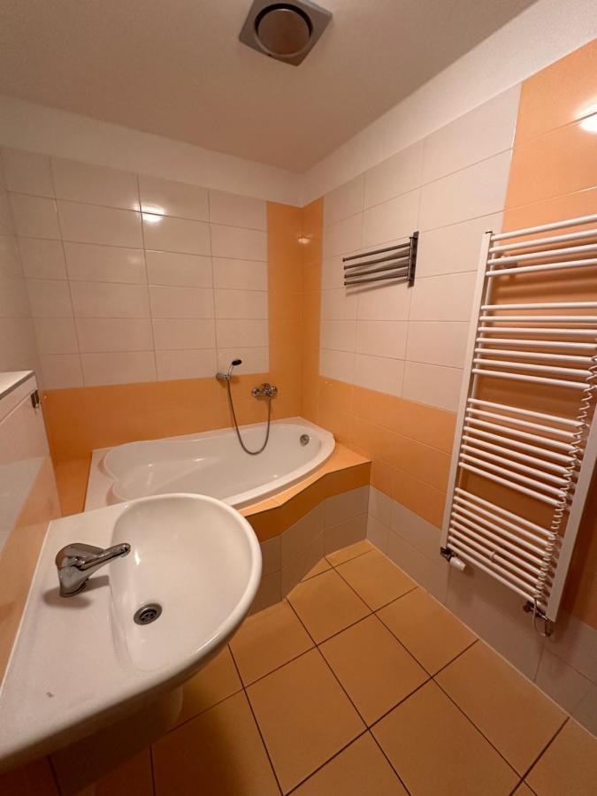Apartman Ab Kryte Parkovani Zdarma Ческе-Будеёвице Экстерьер фото